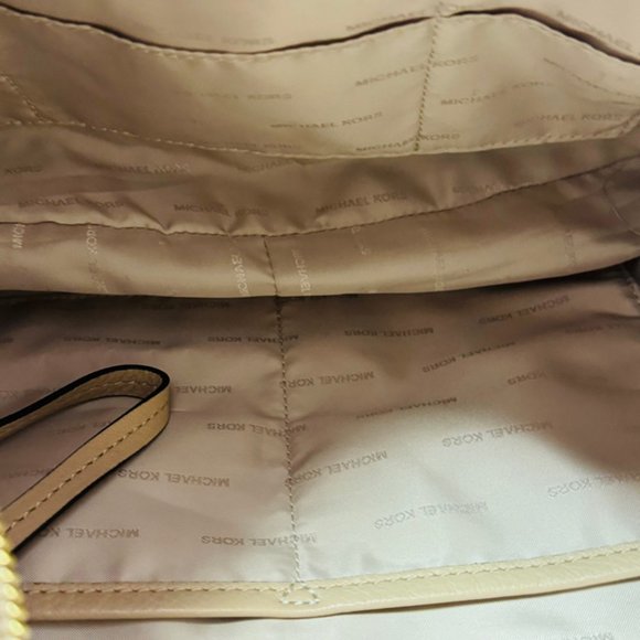 MICHAEL KORS Lydia Acorn Leather Large Shoulder Bag Cream - Picture 8 of 9